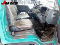 Toyota DYNA лот № 9402 оценка 3  с аукциона в Японии 8