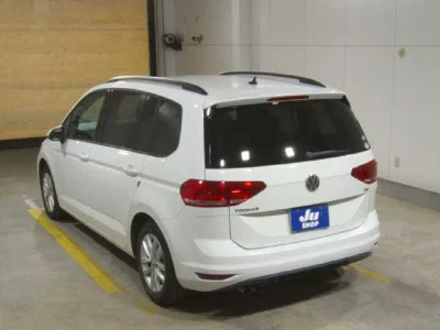 Volkswagen GOLF TOURAN  с аукциона в Японии