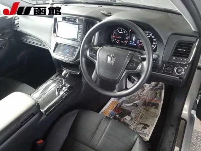 Toyota CROWN  с аукциона в Японии