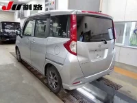 Toyota ROOMY лот № 8038 оценка 4  с аукциона в Японии 1