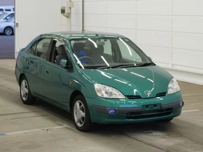 Toyota PRIUS  с аукциона в Японии