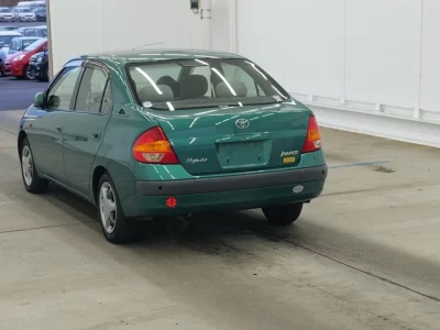 Toyota PRIUS  с аукциона в Японии