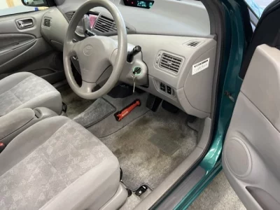 Toyota PRIUS  с аукциона в Японии