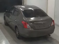 Nissan LATIO лот № 5794 оценка 3.5  с аукциона в Японии 1