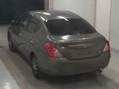 Nissan LATIO  с аукциона в Японии