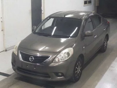 Nissan LATIO  с аукциона в Японии