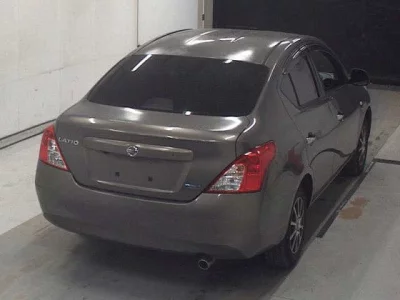 Nissan LATIO  с аукциона в Японии