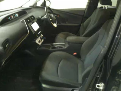 Toyota PRIUS  с аукциона в Японии