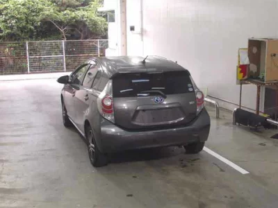 Toyota AQUA  с аукциона в Японии