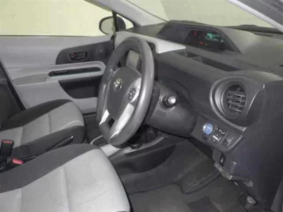 Toyota AQUA  с аукциона в Японии