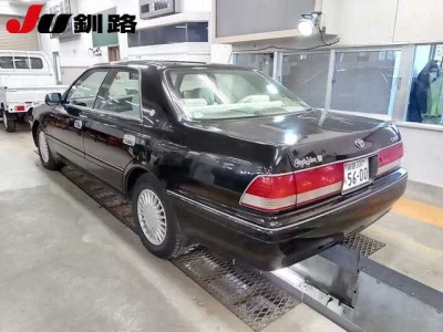 Toyota CROWN  с аукциона в Японии