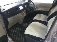 Subaru LUCRA лот № 4524 оценка 3  с аукциона в Японии 2