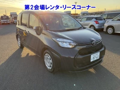 Toyota SIENTA  с аукциона в Японии