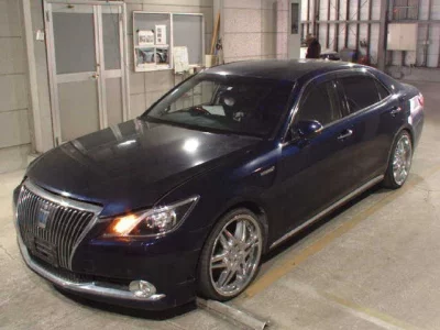 Toyota CROWN  с аукциона в Японии