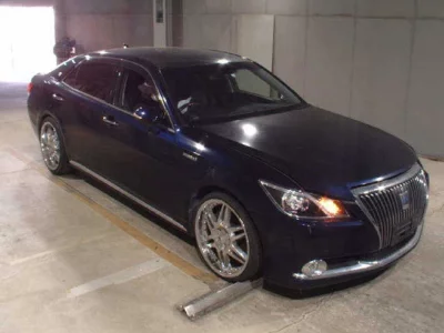 Toyota CROWN  с аукциона в Японии