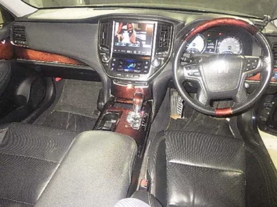 Toyota CROWN  с аукциона в Японии