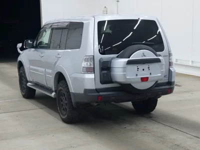 Mitsubishi PAJERO  с аукциона в Японии