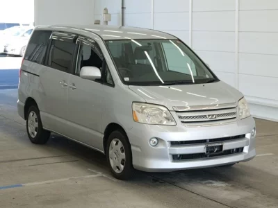 Toyota NOAH  с аукциона в Японии