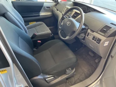 Toyota NOAH  с аукциона в Японии