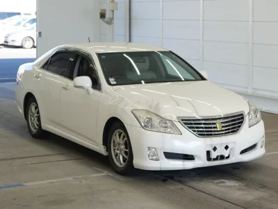 Toyota CROWN  с аукциона в Японии