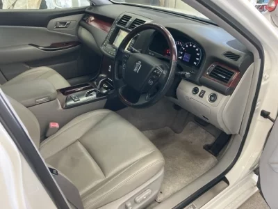 Toyota CROWN  с аукциона в Японии