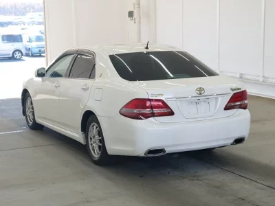 Toyota CROWN  с аукциона в Японии