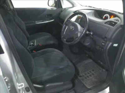 Toyota RACTIS  с аукциона в Японии