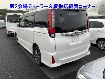 Toyota NOAH  с аукциона в Японии