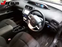 Toyota PRIUS лот № 8076 оценка R  с аукциона в Японии 2