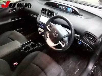 Toyota PRIUS  с аукциона в Японии