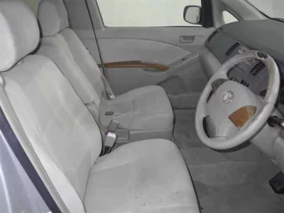 Toyota ISIS  с аукциона в Японии