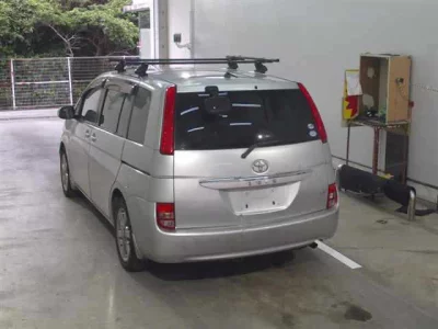 Toyota ISIS  с аукциона в Японии