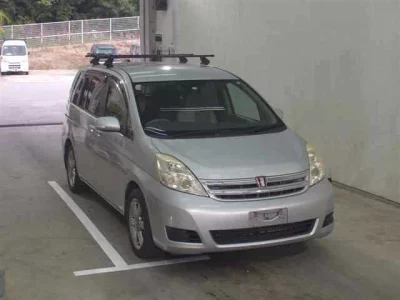 Toyota ISIS  с аукциона в Японии