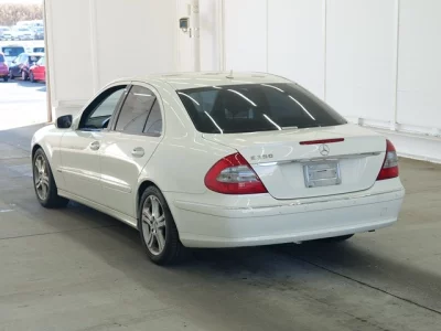 Mercedes-Benz E CLASS  с аукциона в Японии