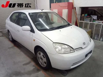 Toyota PRIUS  с аукциона в Японии