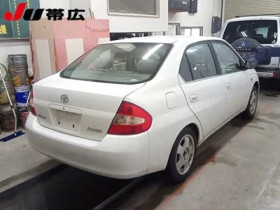 Toyota PRIUS  с аукциона в Японии