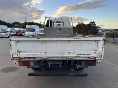 Toyota DYNA  с аукциона в Японии