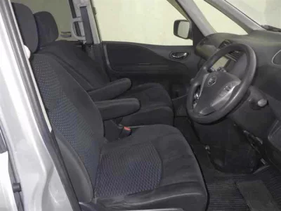 Nissan SERENA  с аукциона в Японии