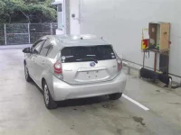 Toyota AQUA лот № 1093 оценка R  с аукциона в Японии 1