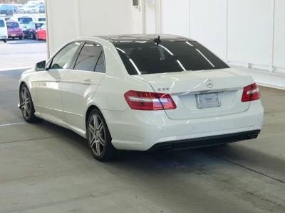 Mercedes-Benz E CLASS  с аукциона в Японии
