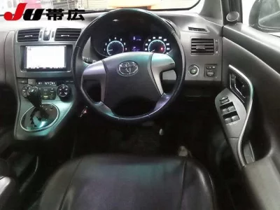 Toyota MARK X ZIO  с аукциона в Японии