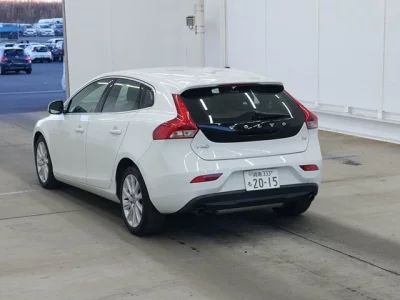 Volvo V40  с аукциона в Японии