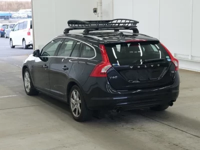 Volvo V60  с аукциона в Японии