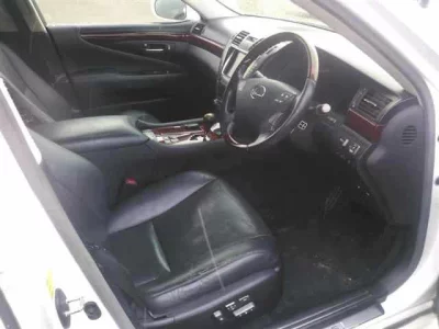Lexus LS  с аукциона в Японии