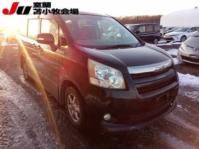 Toyota NOAH  с аукциона в Японии