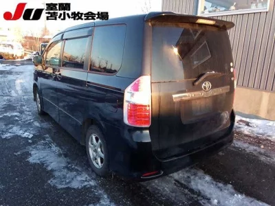 Toyota NOAH  с аукциона в Японии