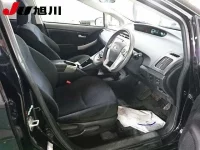 Toyota PRIUS лот № 4318 оценка R  с аукциона в Японии 2