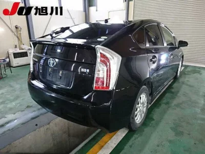 Toyota PRIUS  с аукциона в Японии