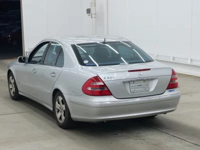Mercedes-Benz E CLASS  с аукциона в Японии