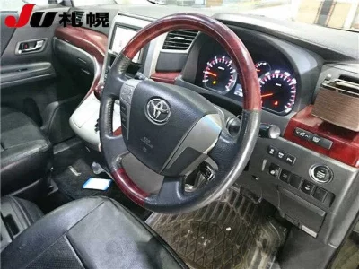 Toyota VELLFIRE  с аукциона в Японии